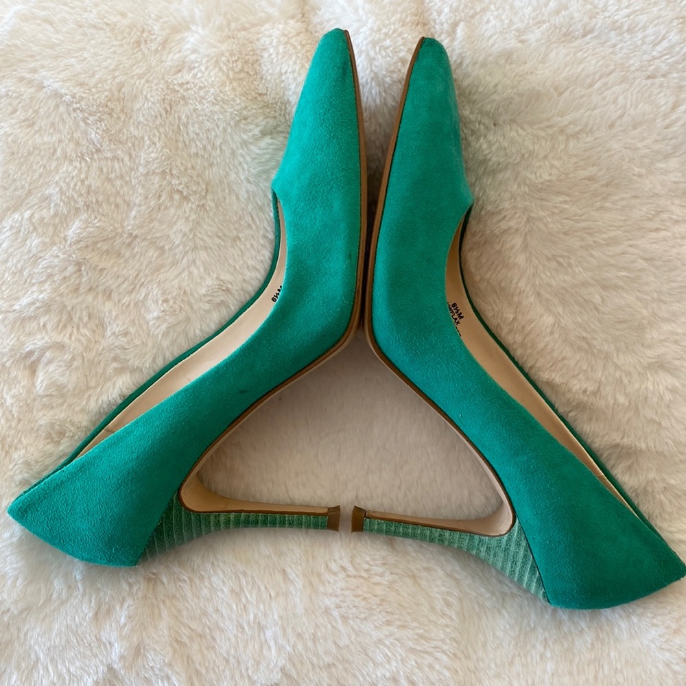 Nine West green suede Pumps